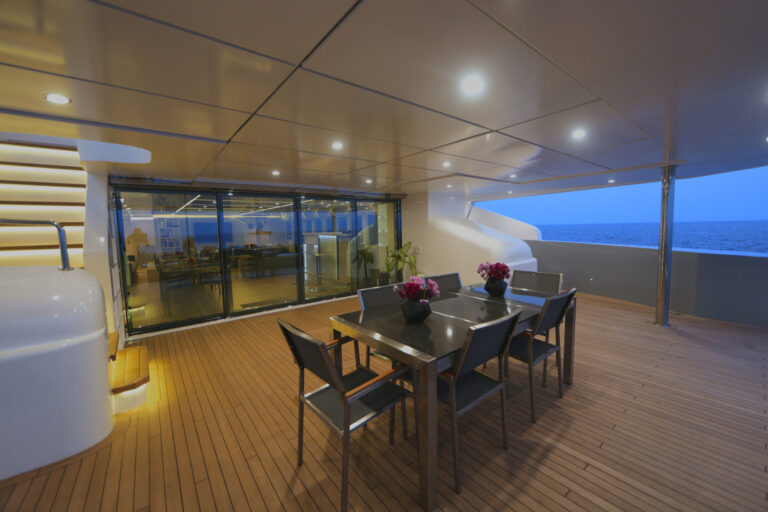 Maldives Motor Yacht SEAREX - Aft Dining