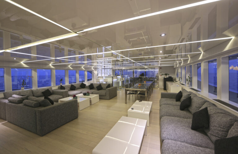 Maldives Motor Yacht SEAREX - Main Salon