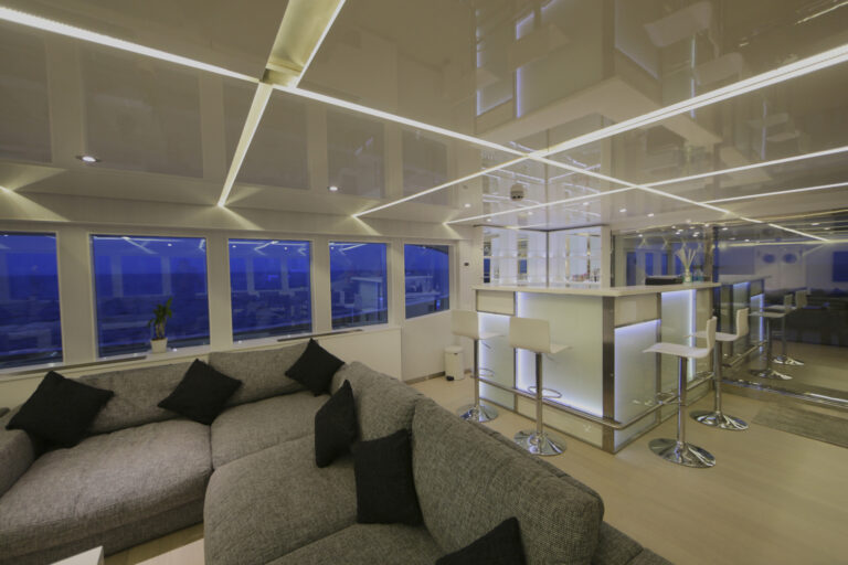 Maldives Motor Yacht SEAREX - The Bar