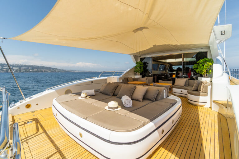 Mangusta 92 Yacht Deck Areas