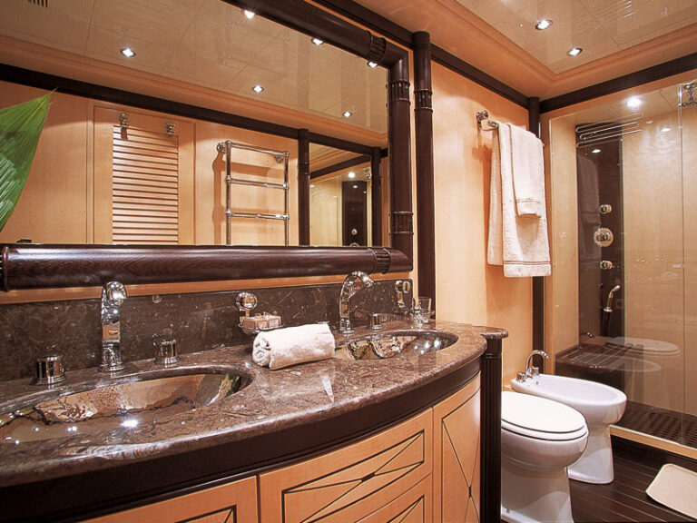 Mangusta Illusion 92 - Bathroom Closeup