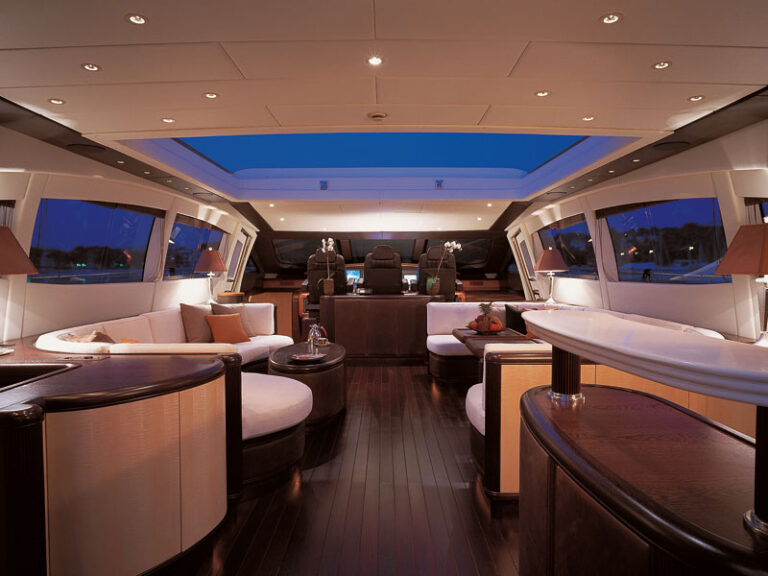 Mangusta Illusion 92 - Saloon
