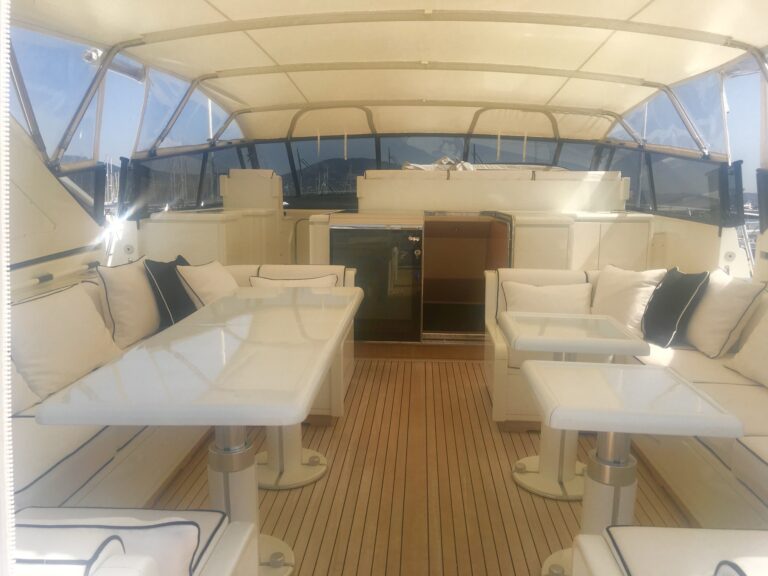 Mangusta Overmarine TAKE OFF - Main Deck Alfresco Dining