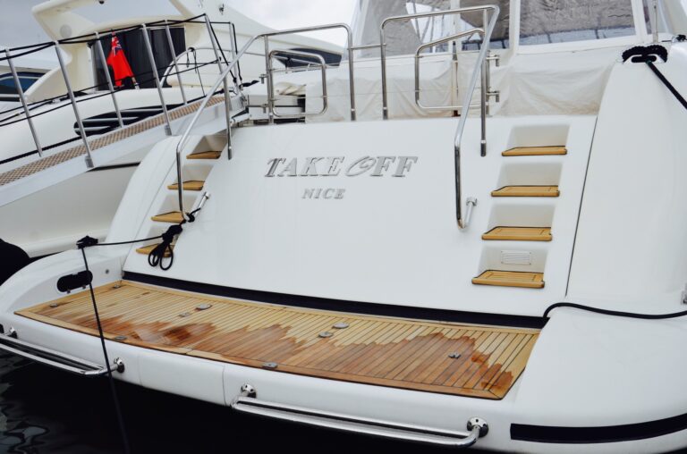 Mangusta Overmarine TAKE OFF - Swim Platform