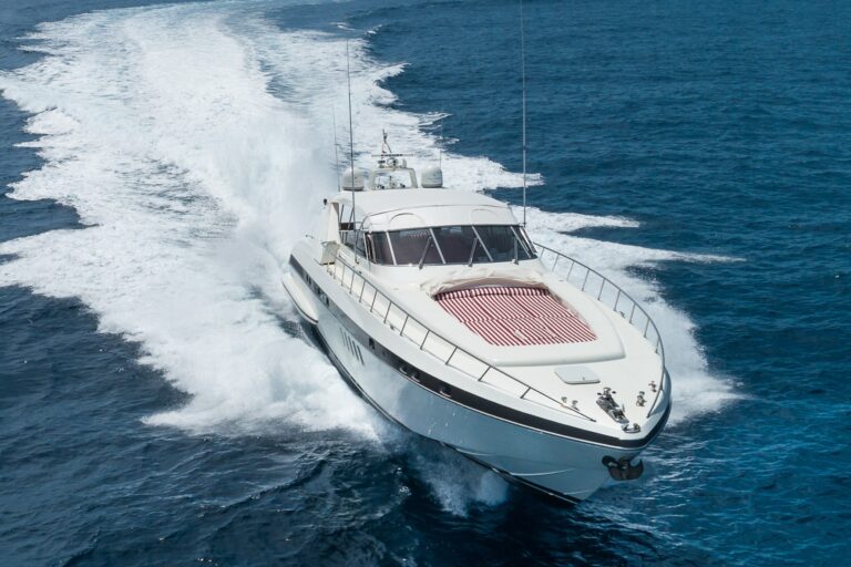 Mangusta Yacht MINU LUISA - Bow Shot Running