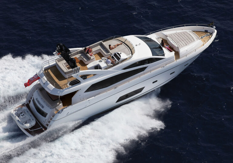 Manhattan 73 yacht - view from above
