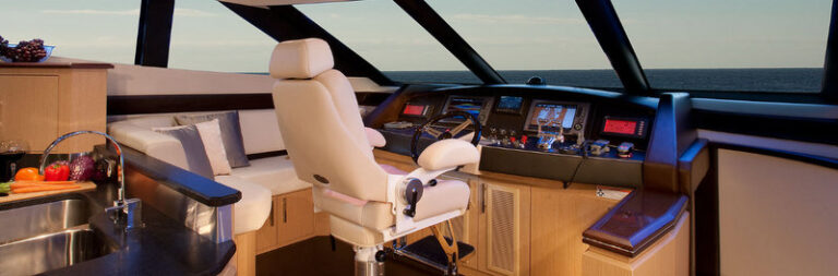 Marquis 720 Fly Yacht - Wheelhouse
