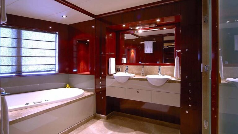 Master Stateroom En Suite Bathroom