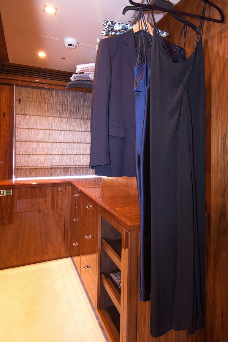 Master Cabin Walk In Wardrobe