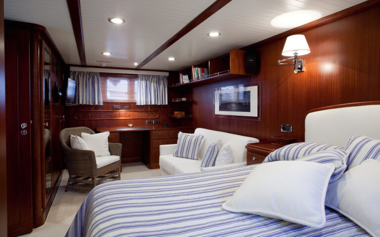 Master Cabin With Desk