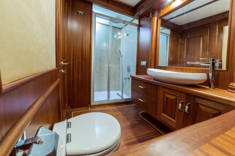 Master Ensuite 2