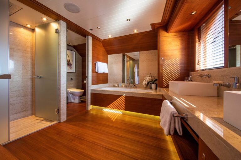 Master Ensuite With Tub