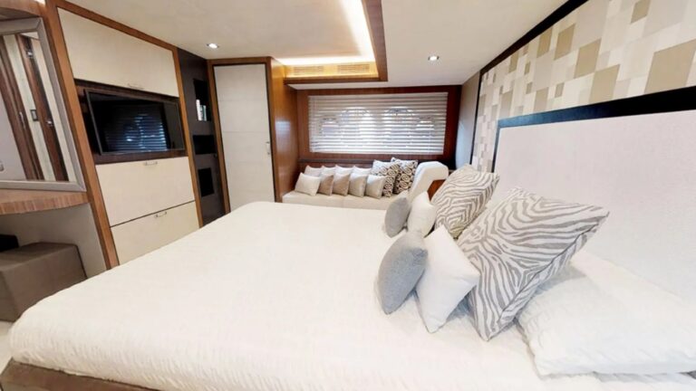 Master Stateroom 06