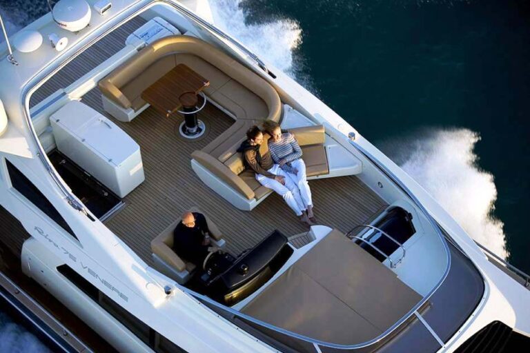 Mavi -  Flybridge