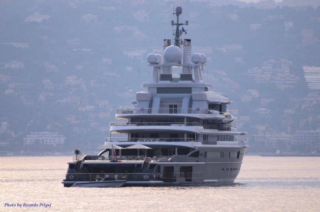 Mega Yacht Luna - French Riviera - Photo by Ric Pilguj