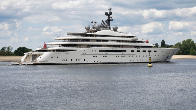 Mega Yacht BLUE Profile