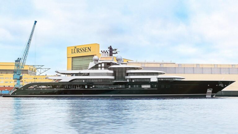 Mega Yacht CRESCENT
