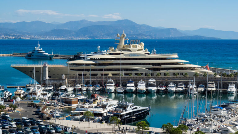 Mega Yacht Dilbar