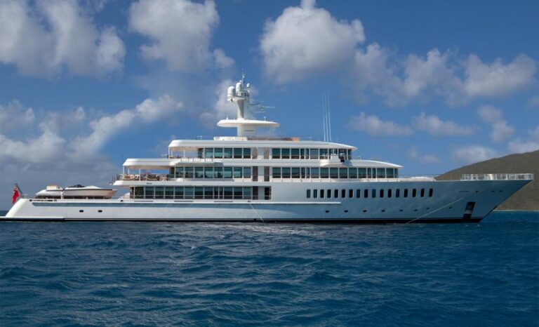 Mega yacht Musashi - side view