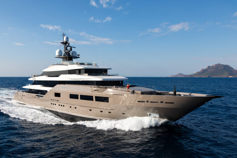 Mega Yacht SOLO