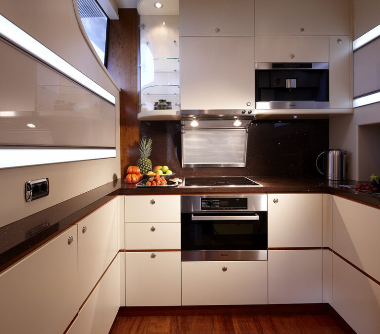 Moone 82 Alu superyacht My Way Galley-001