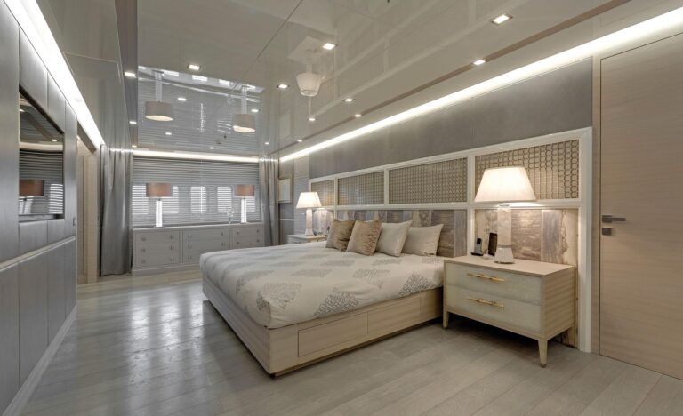 Moonraker Yacht - Cabin