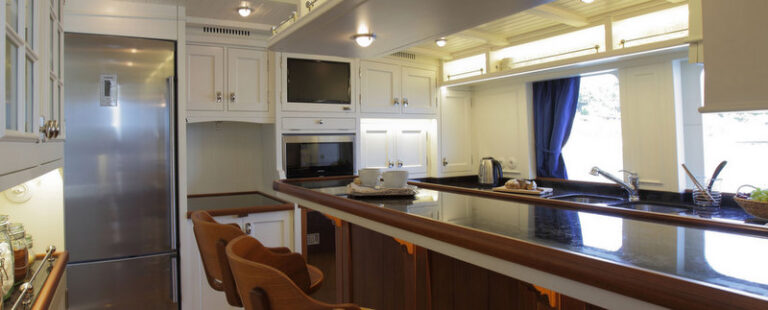 Motor Sailer Yacht Darwin - Galley