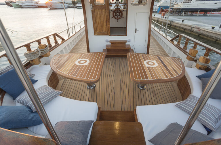 Motor Sailor COSMOS - 010