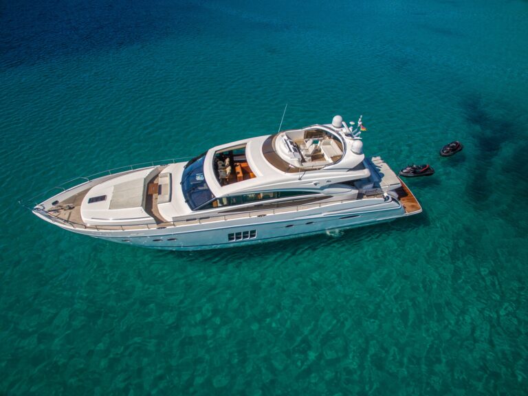 Motor Yacht 66 ABOVE - 002