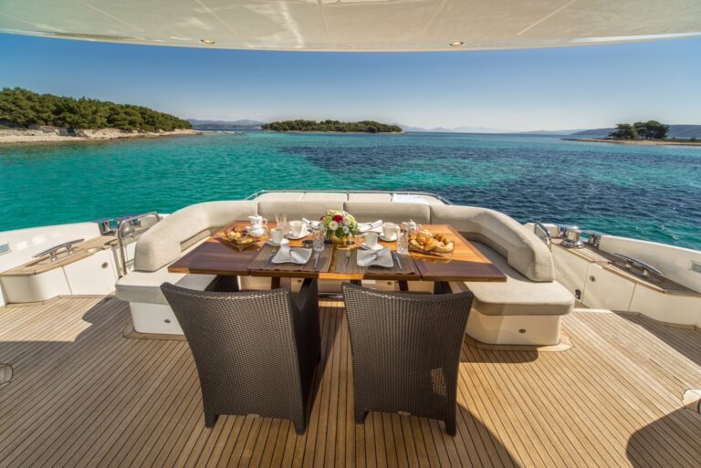 Motor Yacht 66 ABOVE - 008