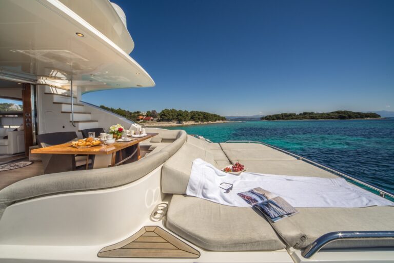 Motor Yacht 66 ABOVE - 009