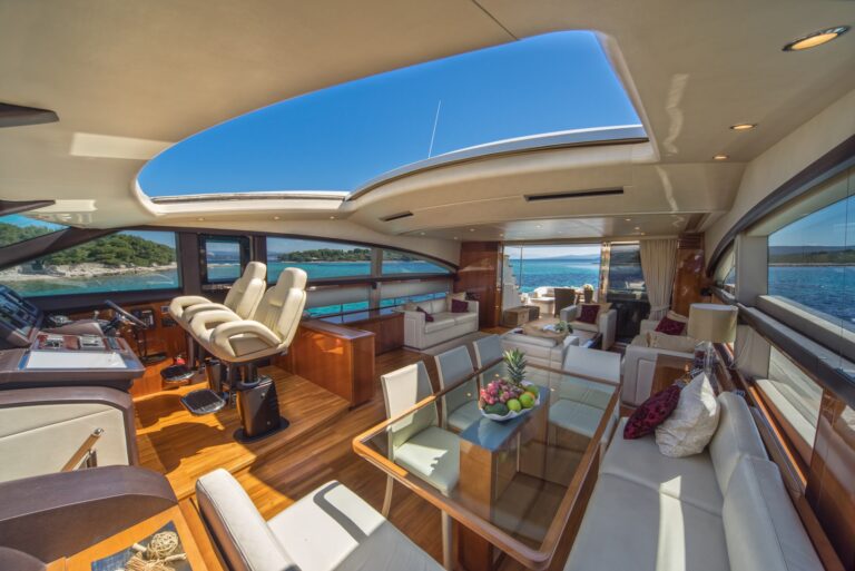Motor Yacht 66 ABOVE - 011