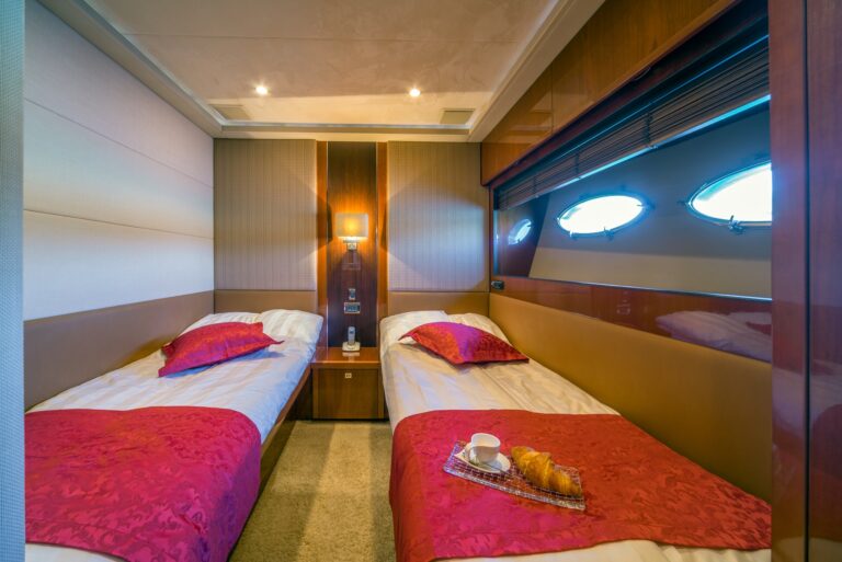 Motor Yacht 66 ABOVE - 018