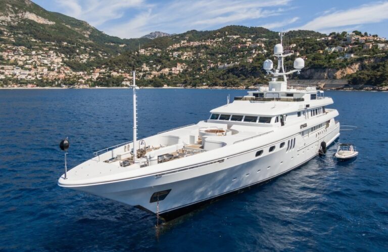 Motor Yacht APOGEE