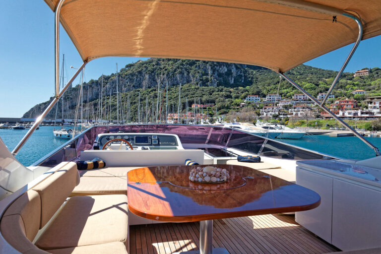 Motor Yacht AQVA - Alfresco dining upper deck