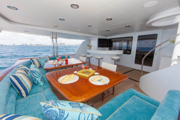 Motor Yacht ASPEN ALTERNATIVE - Aft deck 2