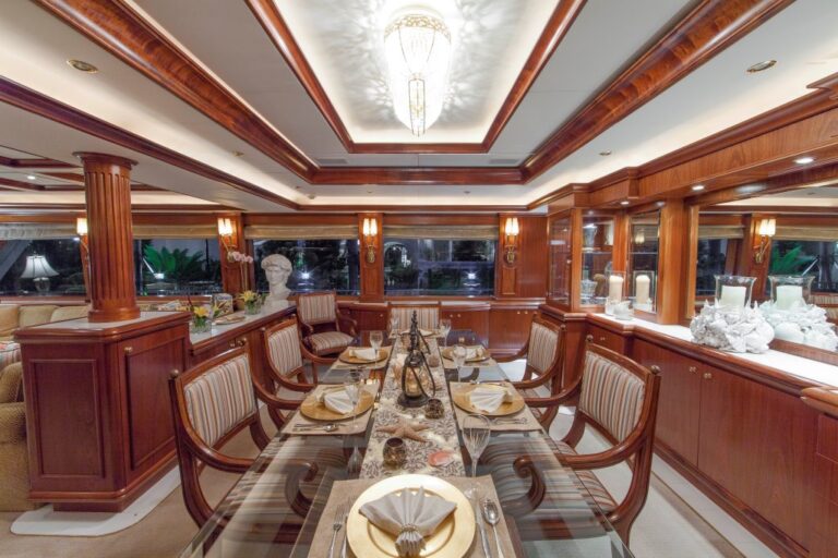 Motor Yacht ASPEN ALTERNATIVE - Formal dining