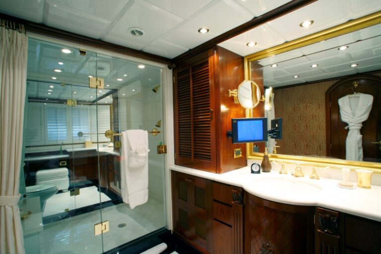 Motor Yacht ASPEN ALTERNATIVE - Master ensuite