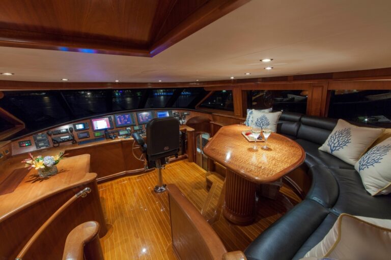 Motor Yacht ASPEN ALTERNATIVE - Pilot house