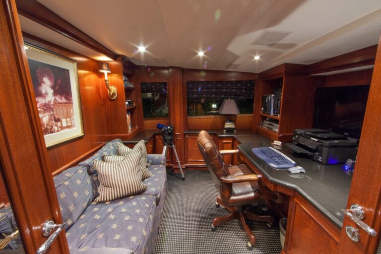 Motor Yacht ASPEN ALTERNATIVE - Study