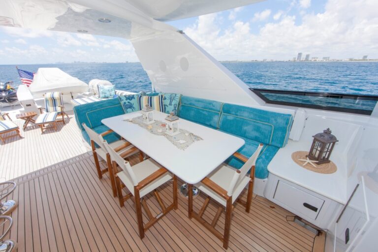 Motor Yacht ASPEN ALTERNATIVE - Sundeck dining