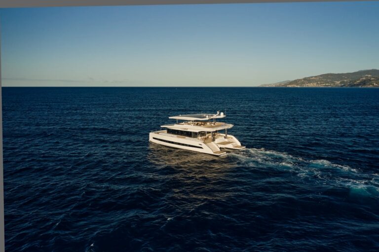 Motor Yacht ATRAVERSIA