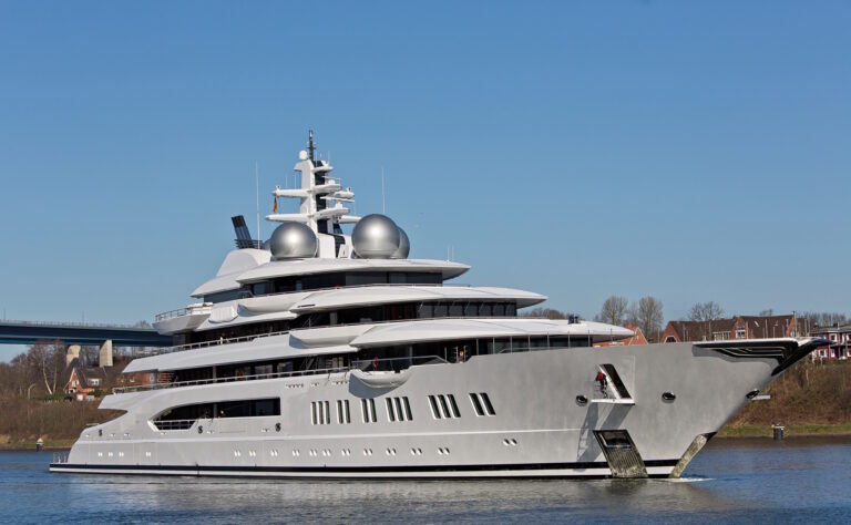 Motor Yacht Amadea. Photo credit kanalratte
