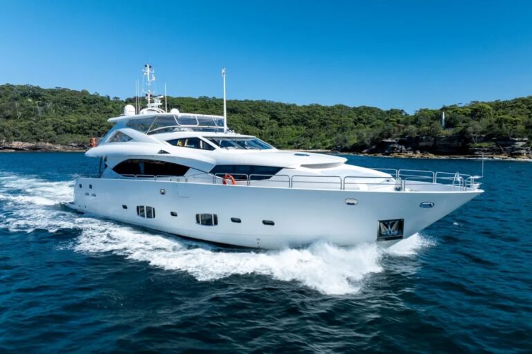 Motor Yacht CHAOS