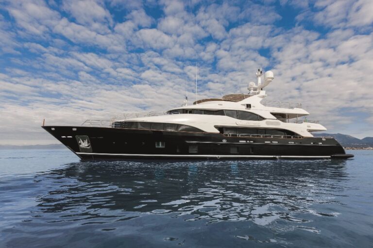 Motor Yacht CHECKMATE. - Main