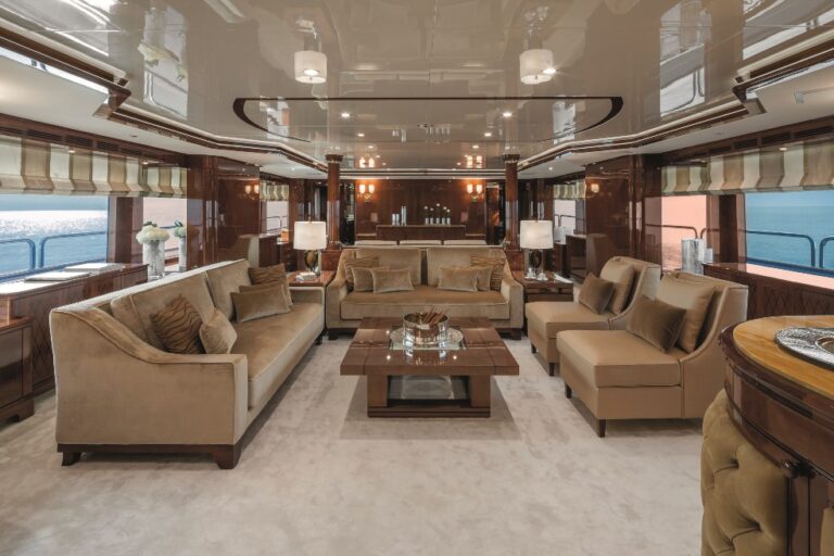 Motor Yacht CHECKMATE. -  Main Salon