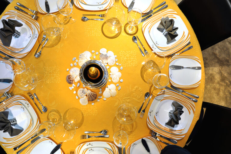 Motor Yacht CONQUISTADOR - Dining detail 2