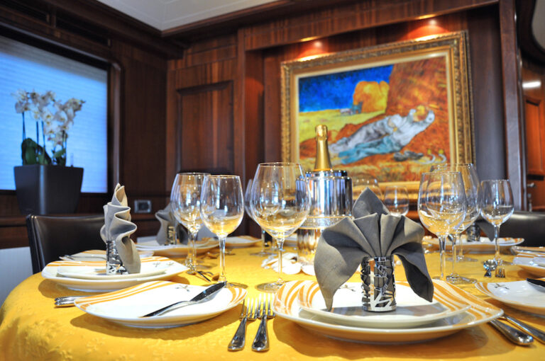 Motor Yacht CONQUISTADOR - Dining detail