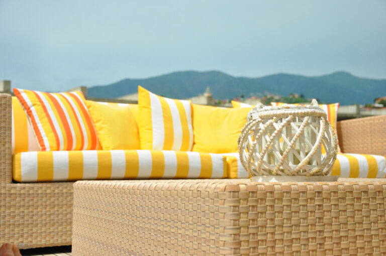 Motor Yacht CONQUISTADOR - Exterior seating detail