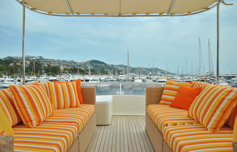 Motor Yacht CONQUISTADOR - Sundeck lounge